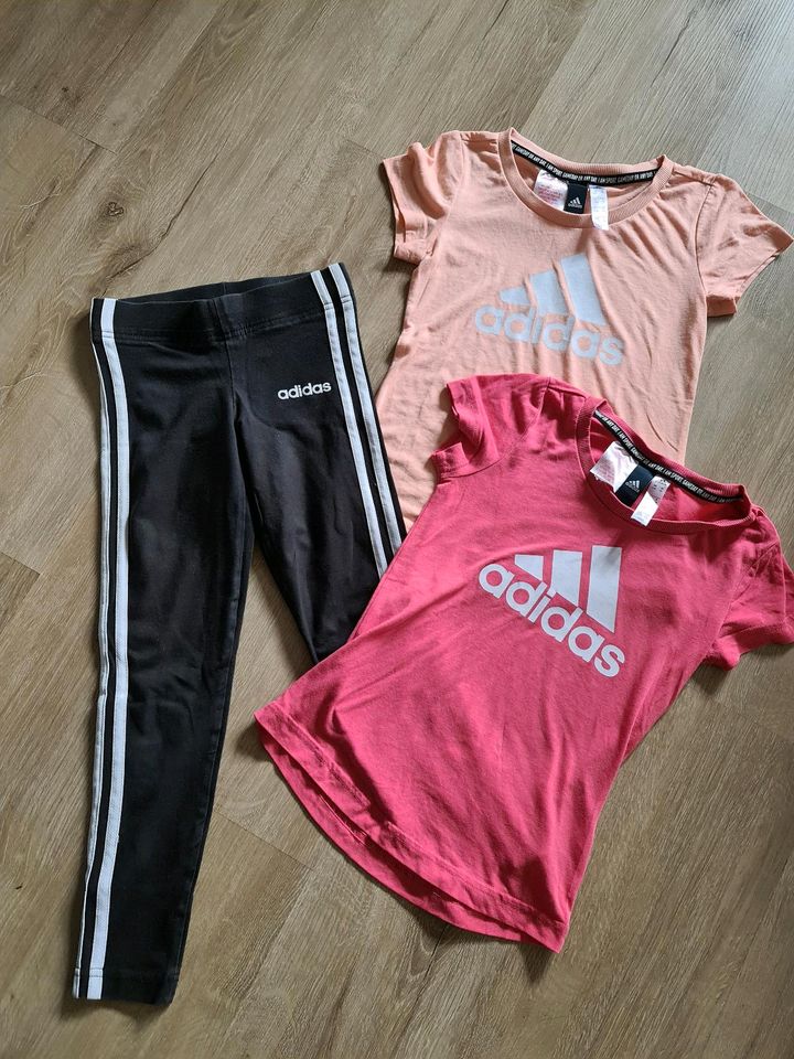 ADIDAS Mädchen Sportklamotten Set, T-Shirt, Leggings, Shirts in Hohenwestedt