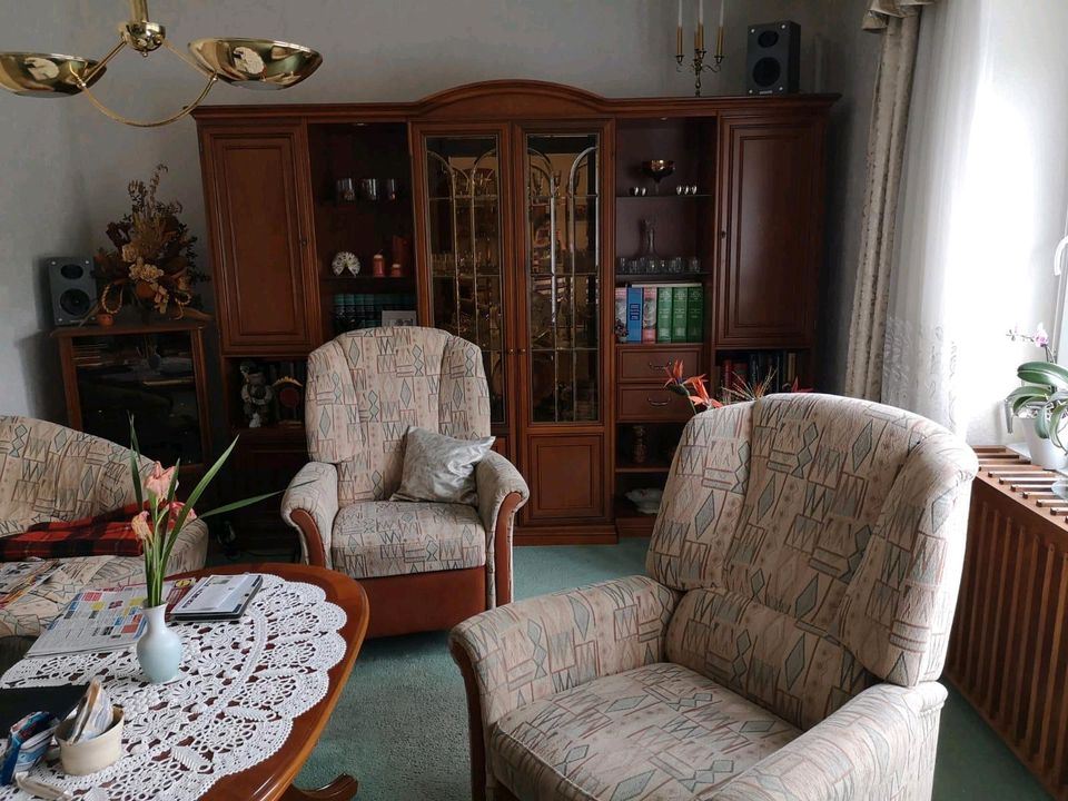 Italienisches Wohnzimmer, Schrank, Tisch im Jugendstil in Güstrow