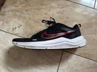 Nike Sportschuh schwarz/rot Nordrhein-Westfalen - Hövelhof Vorschau