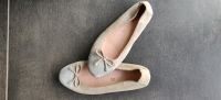 Unisa Leder Ballerinas Gr. 36 beige/silber glänzend Baden-Württemberg - Schorndorf Vorschau