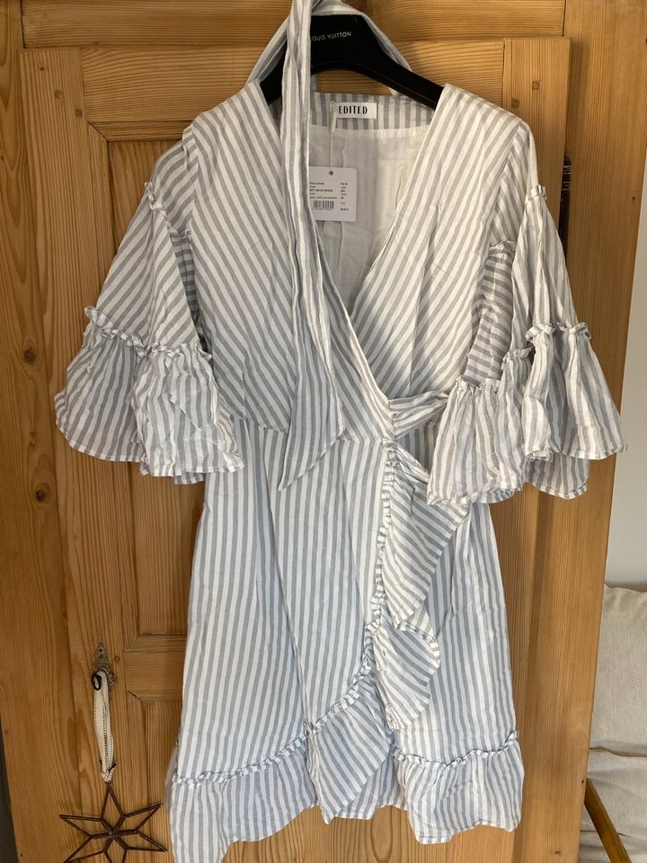 Ediths grau-weißes leichtes Sommer Wickel Kleid M/38. NEU in Bad Homburg