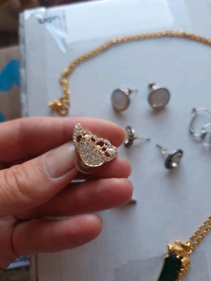 Modeschmuck Ohrstecker Kette Gold und Silber in Landshut