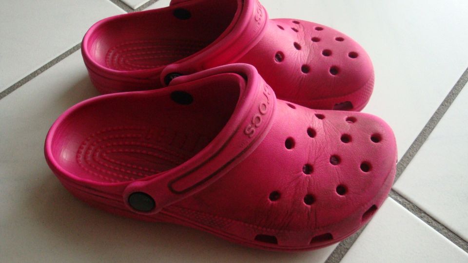 Original CROCS pink Gr. 36-37 US M4 W6 für Kinder mit Riemen TOP! in Dortmund