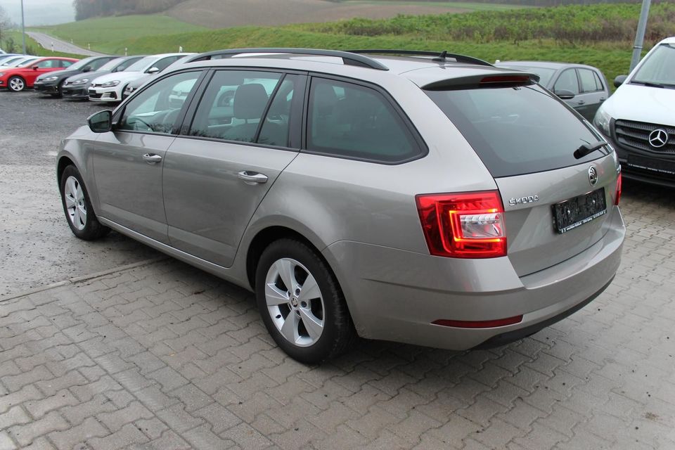 Skoda Octavia Combi 2.0 TDI *DSG*Style*DAB*SHZ*Navi*Ei in Boxberg