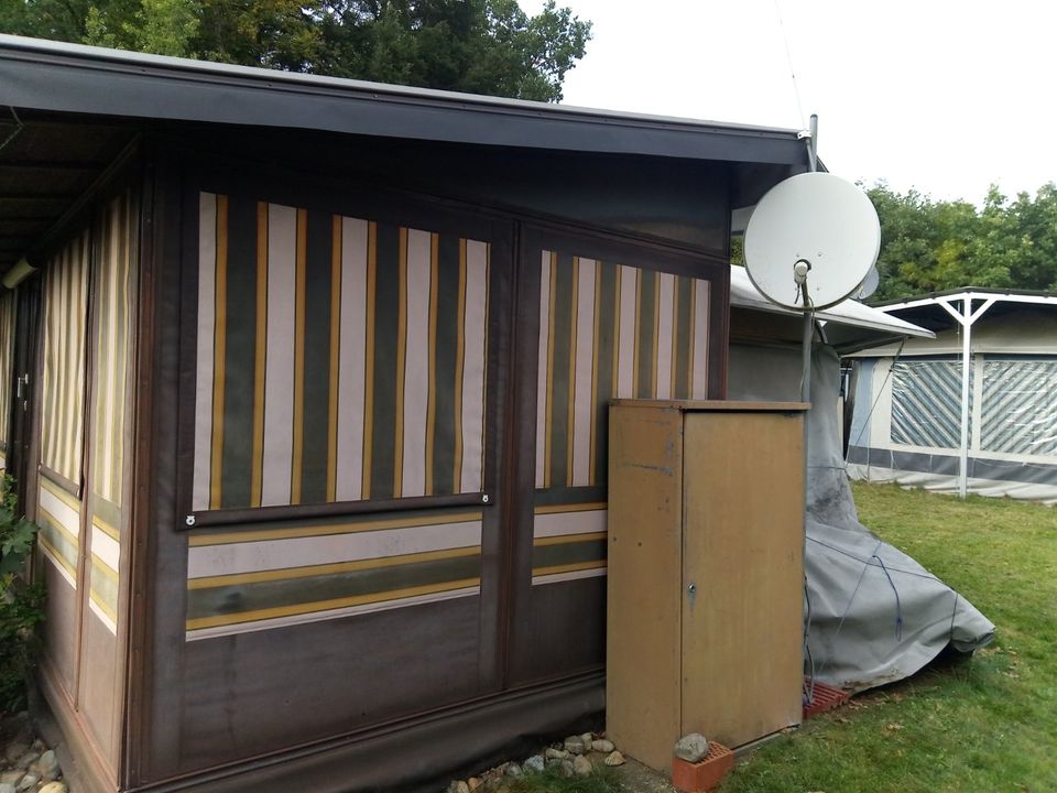 Wohnwagen mit Vorbau auf Campingplatz bei Ellwangen in Ellenberg