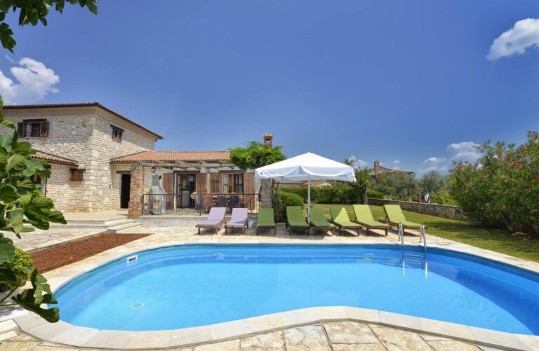 Ferienhaus mit Pool in Istrien in Farchant