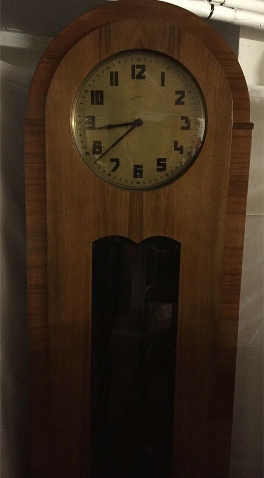 Standuhr von 1932 in Verl