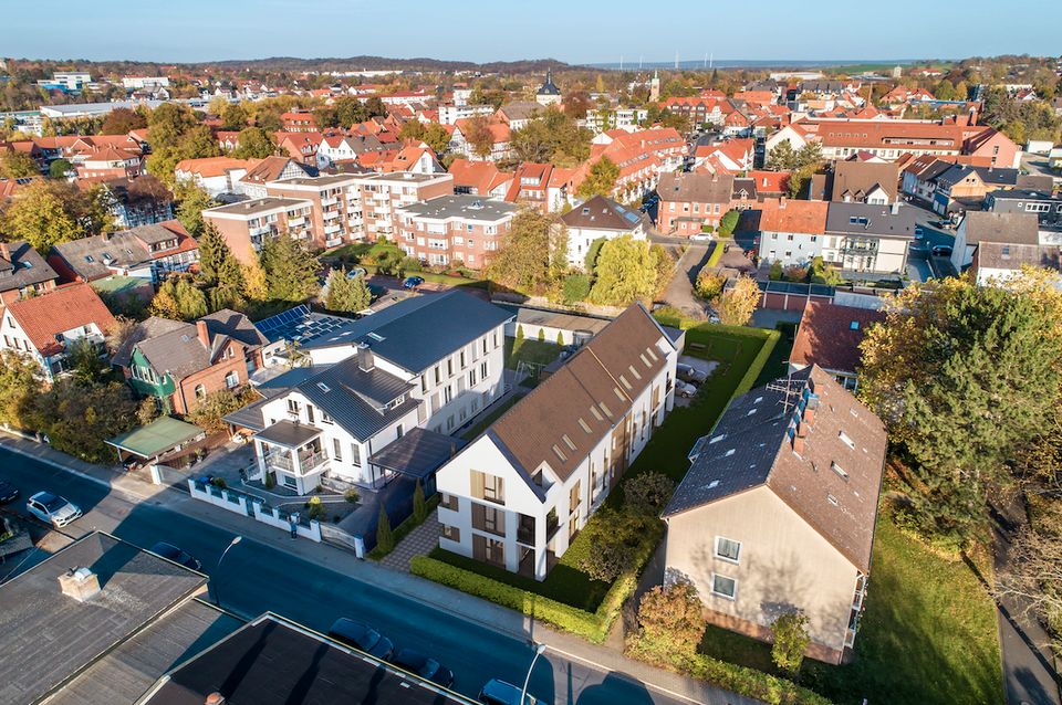 Wohnen im Zentrum - Neubau Eigentumswohnung mit Gartenteil in Salzgitter-Bad - 4 Zimmer - Erdgeschoss - Fahrstuhl - PKW Stellplatz/Garage - Barrierefrei - Offener Wohn-/Essbereich - Bodentiefe Fenster in Salzgitter