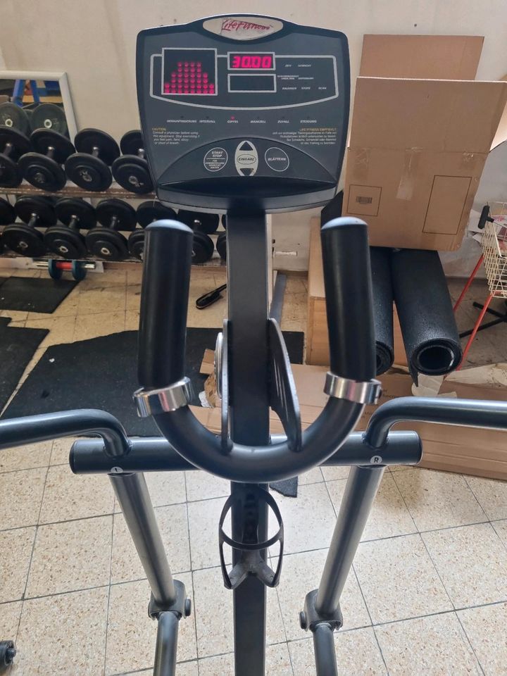 Crosstrainer LifeFitness X1-5 in Villmar