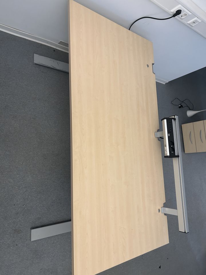 Hochwertiger, höhenverstellbarer Schreibtisch (groß)(2 Verfügbar) in Wallhausen