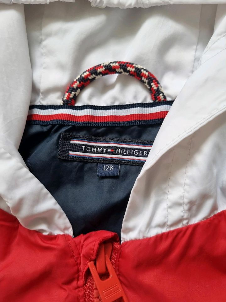 Tommy Hilfiger Windbreaker 128 wie neu in Bremervörde