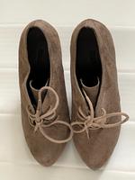 Wildleder-Stiefeletten mit leichtem Plateau, Gr. 36, braun Kr. München - Unterhaching Vorschau