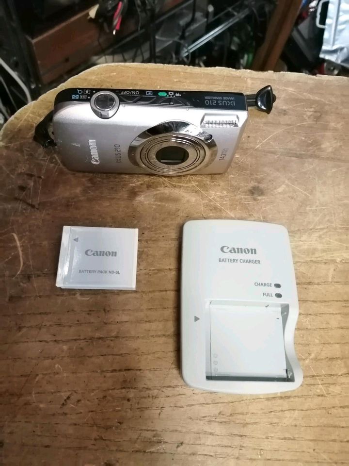 CANON IXUS 210, Digital-Kamera mit Zubehör!! guter Zustand!! in Berlin