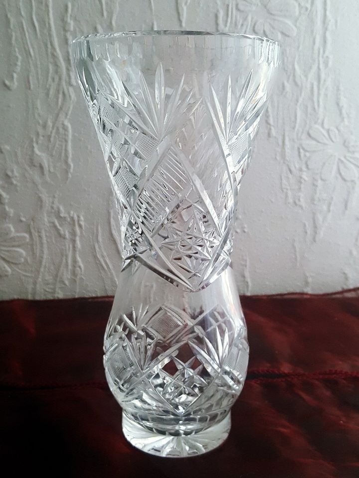 Üppig geschliffene Kristall Vase, 22 cm in Berlin