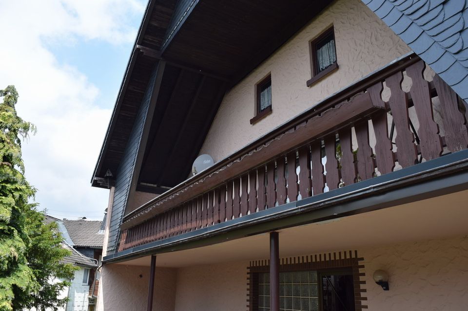 Gepflegtes geräumiges Wohnhaus mit Garten und Garage in Steinbach