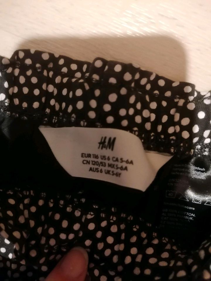 Mädchen kurze Hose H&M Gr 116 in Halle