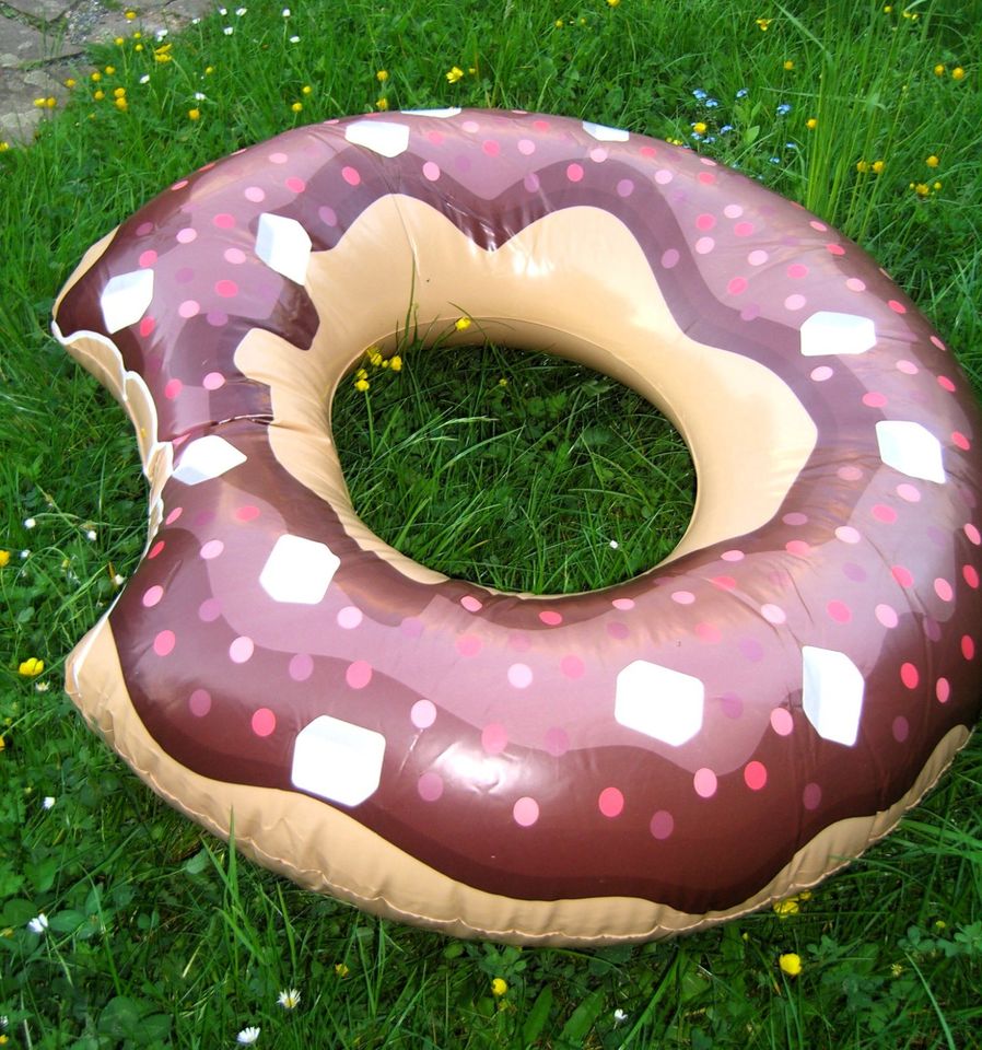 Schwimmring Donut Ø 107 cm in Frankfurt am Main