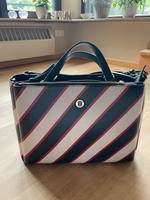 Tommy Hilfiger Handtasche UNBENUTZT Nordrhein-Westfalen - Erkrath Vorschau
