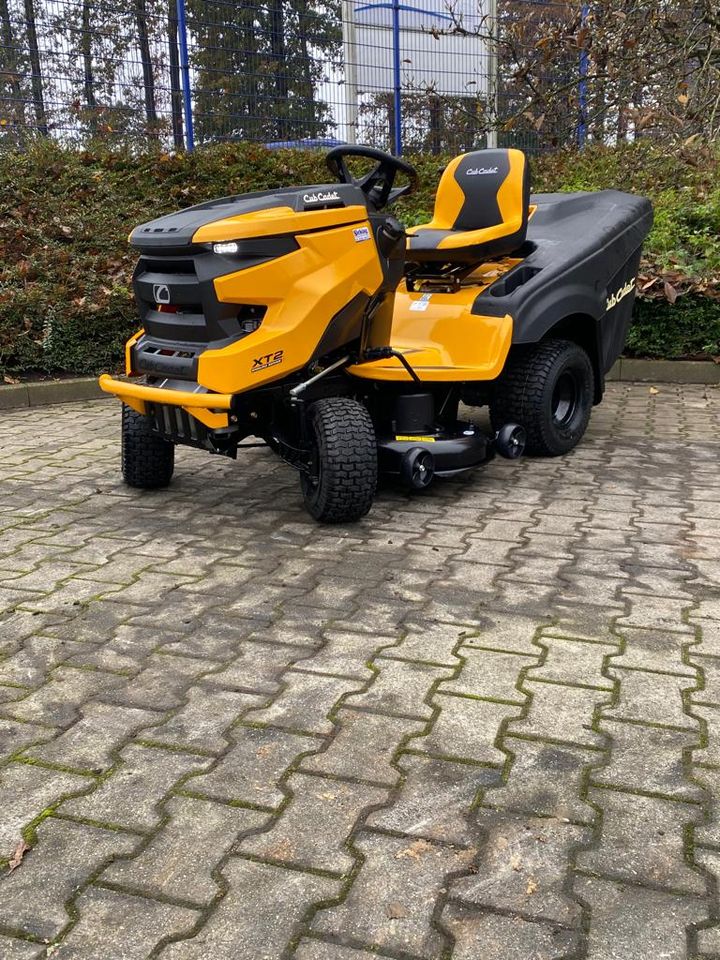 Aufsitzrasenmäher / Rasentraktor Cub Cadet XT2 QR106 in Stadtlohn