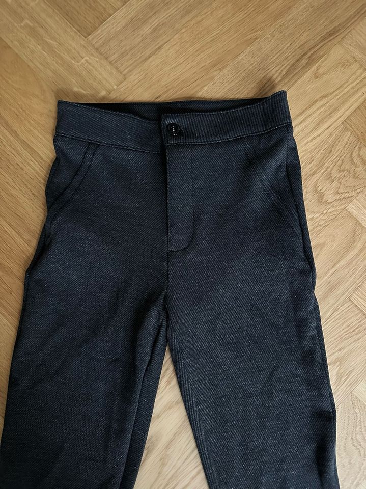 Bershka elegante Leggins Leggings XS 34 NEU Hose Röhre Zara in Bad Vilbel