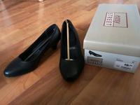 Damen Pumps Von Easy Street in Größe 36 Schwarz Hessen - Gemünden (Wohra) Vorschau