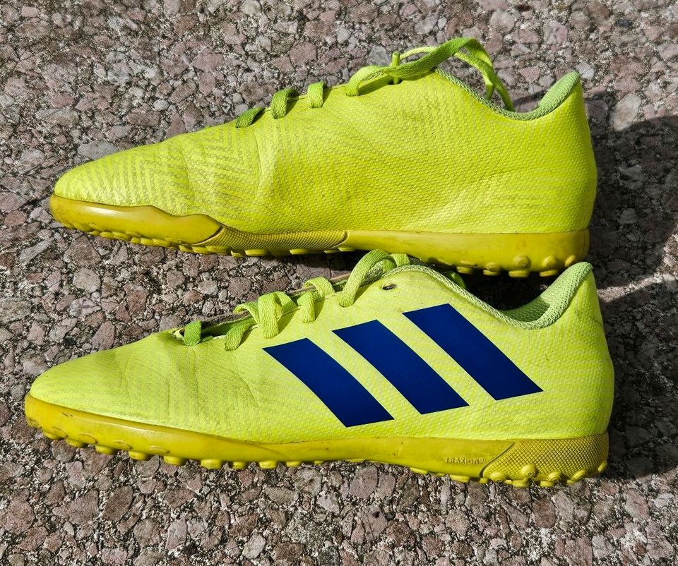 Adidas Fußballschuhe mit Noppen für Kunstrasen Gr. 34 in Hamburg