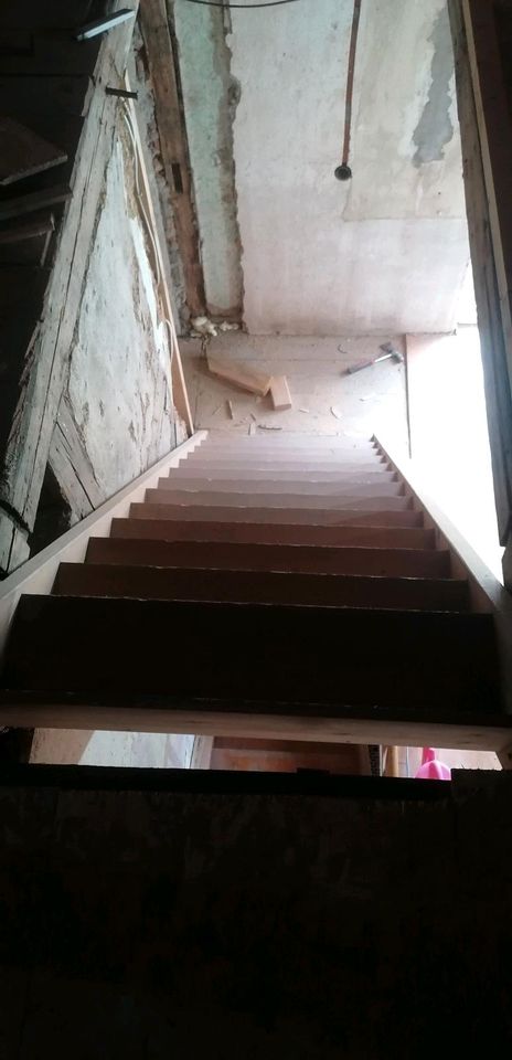 Treppe, Holztreppe, Bodentreppe, Dachgeschoss, Hausbau, Bautreppe in Lommatzsch