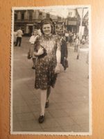 altes Foto Frau vorm Cafe Seidel am Spremburger Turm in Cottbus Brandenburg - Cottbus Vorschau