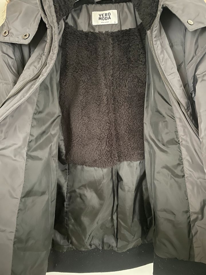 Vero Moda Winterjacke Anorak Parka Gr. XL wie NEU in Schleusingen