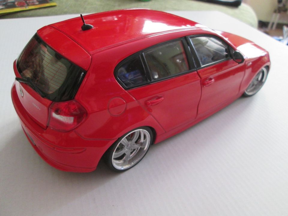 Welly BMW 120i rot 4türig 1:18 in Bad Neuenahr-Ahrweiler