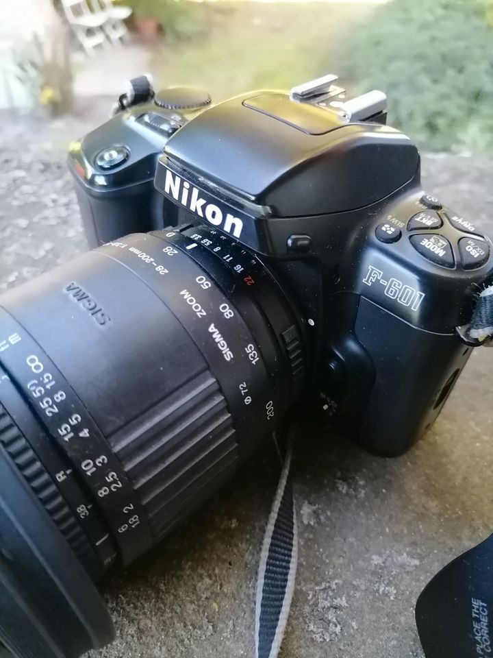 Nikon F601 Kamera mit Sigma Objektiv in Ventschow