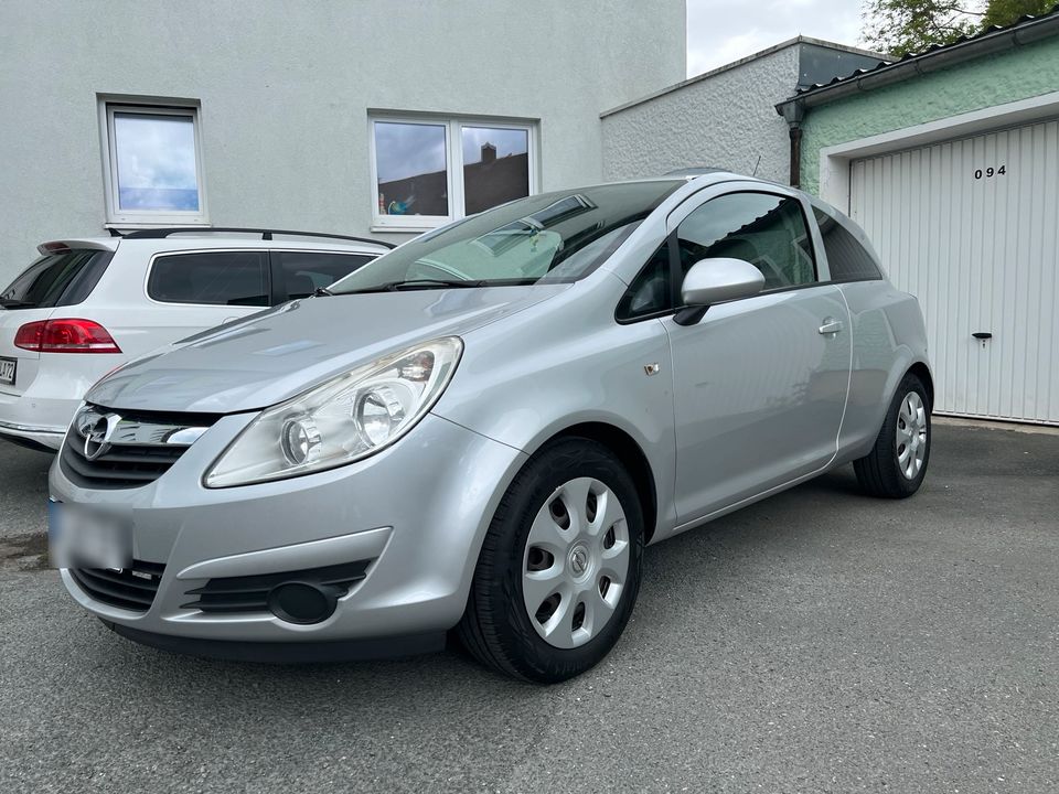 Opel Corsa D 1.0 TÜV NEU SERVICE NEU 8 Fach bereift in Bayreuth