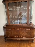 Geschirr Vitrine Erbstück mit Glasaufsatz Nussbaum, SP 190 € Hessen - Wiesbaden Vorschau