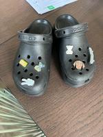Crush Crocs Clogs Sandalen schwarz Gr. 5 /36 inkl. Jibbits Dresden - Pieschen Vorschau