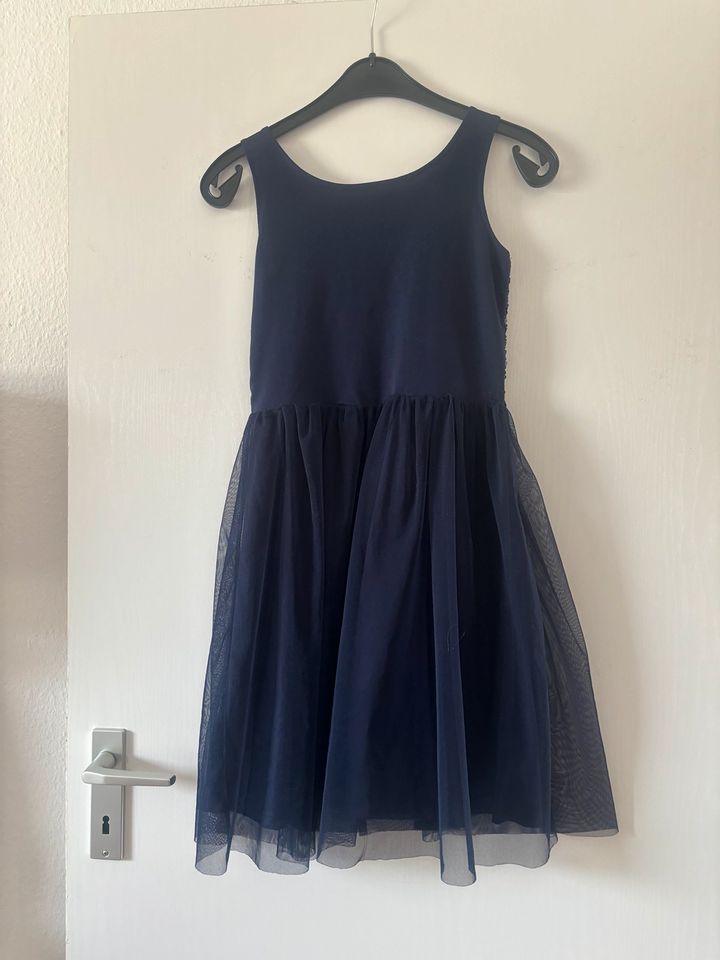Kleid „H&M“ blau , Pailletten, Tüll, Gr. 146/152 in Issum