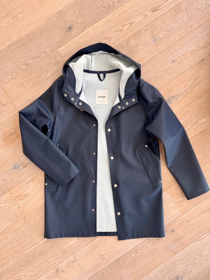 Stutterheim Raincoat Stockholm Navy in XS in Düsseldorf