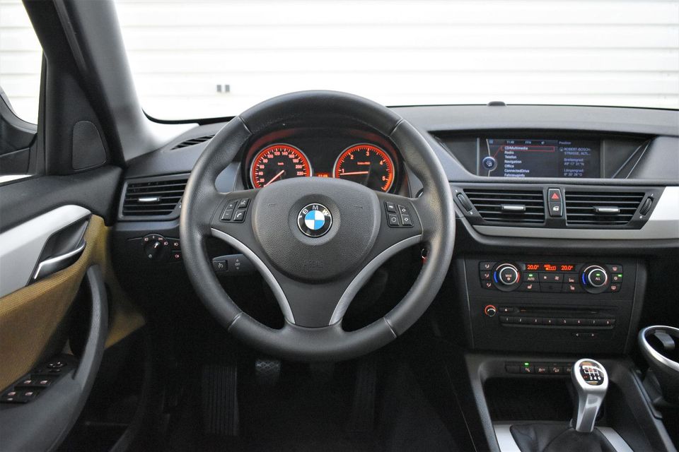 BMW X1 xDrive 20d+Panorama+Navi+Bi-Xenon+Tempomat in Forst