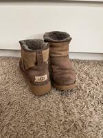 Ugg slim schmal Kristin braun Stiefeletten Wildleder gefüttert wo Hessen - Stadtallendorf Vorschau