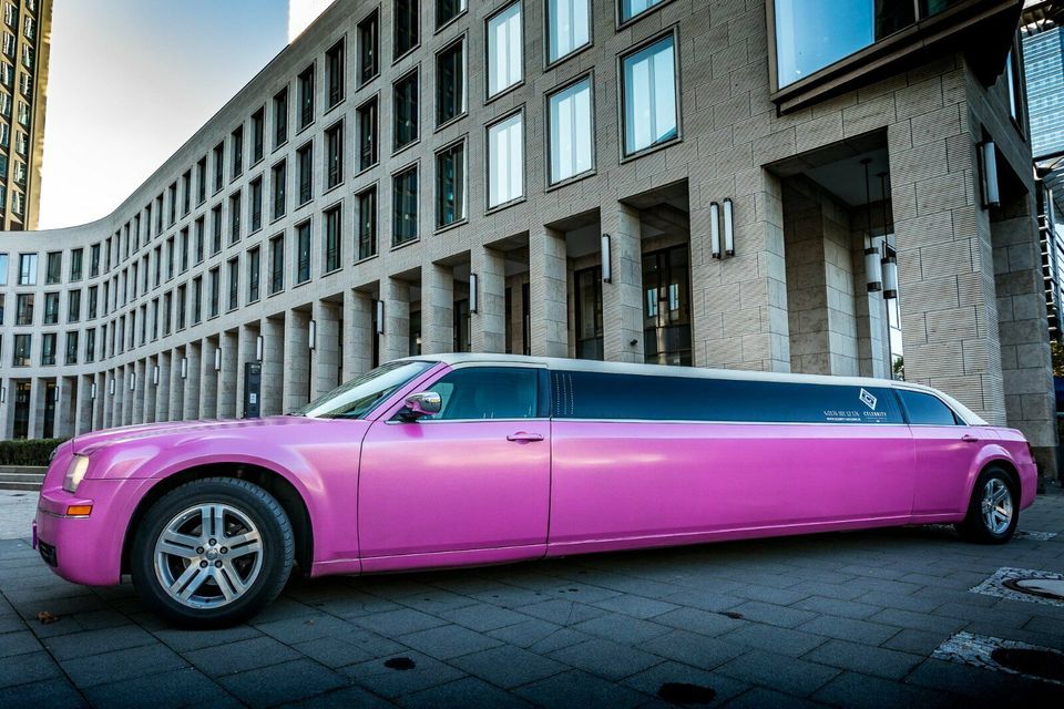 Chrysler 300c Pink - Rosa Limousine in Frankfurt günstig mieten in Frankfurt am Main