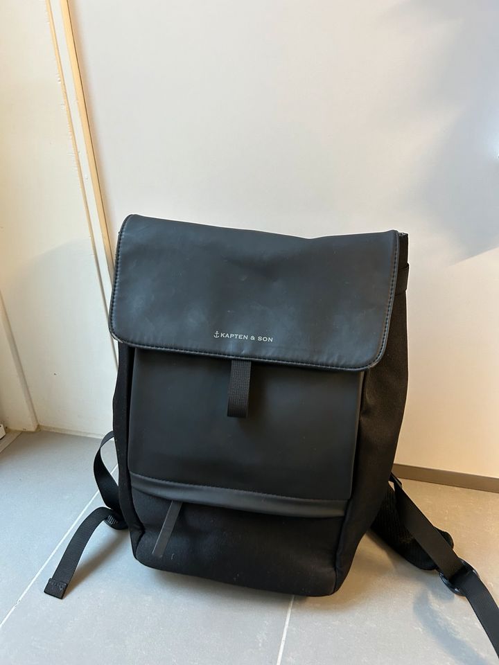 Kapten & Son Rucksack Fyn All Black in Hamburg