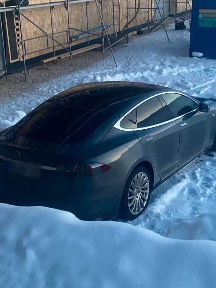 Tesla Model S 60 300.000 km Motorschaden in Bruckmühl