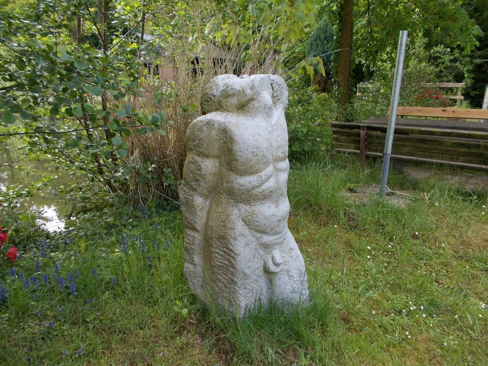 Granitskulptur Männlicher Torso Bildhauerarbeit in Kaiserslautern