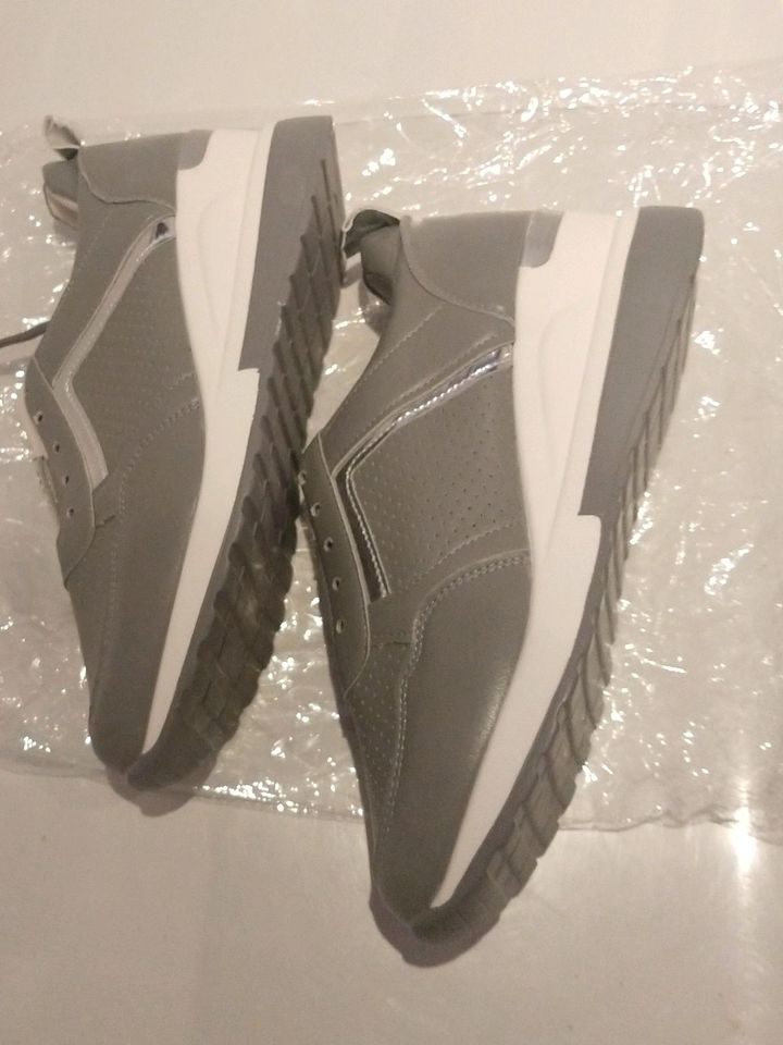 Sneaker,Orthopädisch,NEU ungetragen,Gr. 39 in Spangenberg