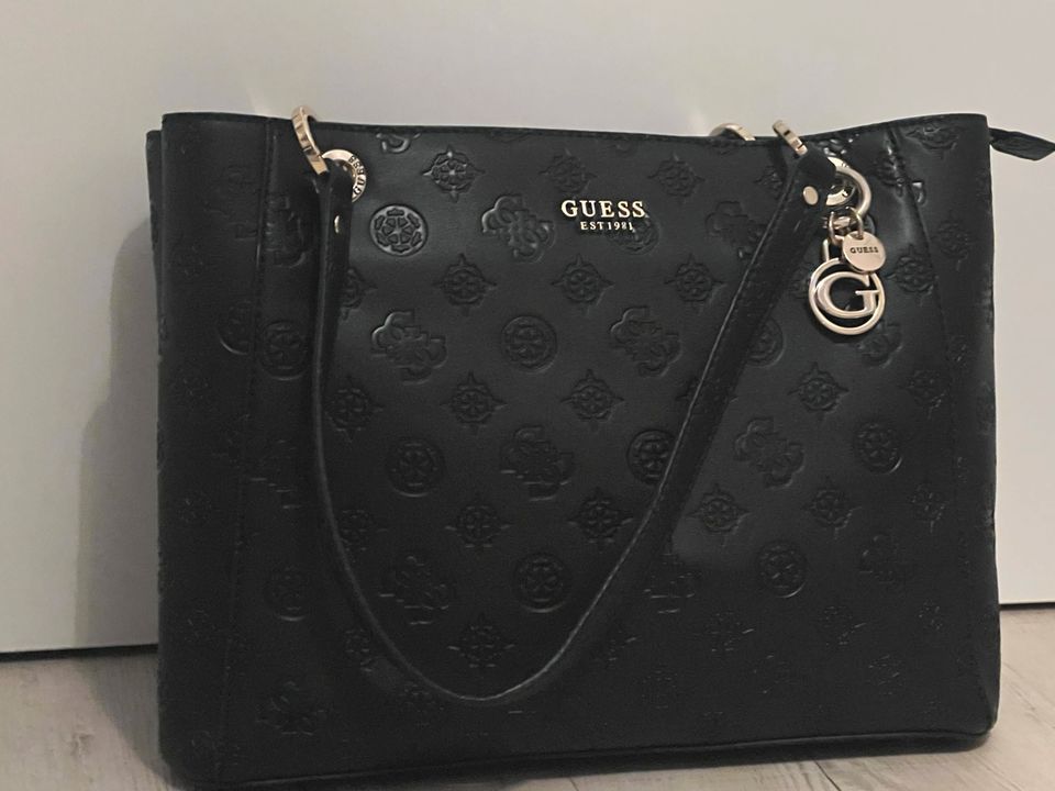 Echte Guess Tasche in Leichlingen