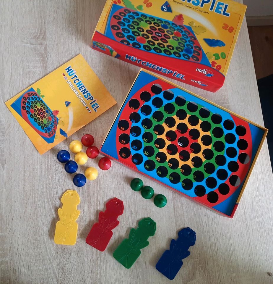 Gesellschaftsspiel-Hütchenspiel in Reinbek