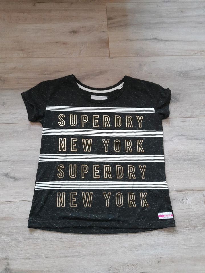 Superdry t shirt Oberteil schwarz weiß gold Größe M in Quarnstedt bei Wrist