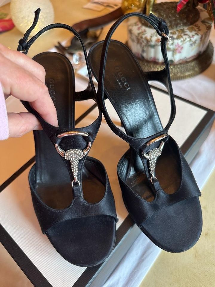 Gucci  Seidensatin Sandalette in München