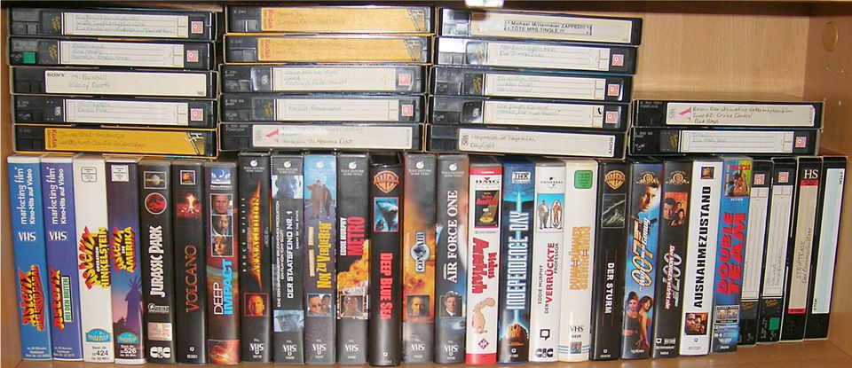 VHS Sammlung, bestehend aus 23 Kauf VHS und 21 bespielten VHS, in Mönchengladbach