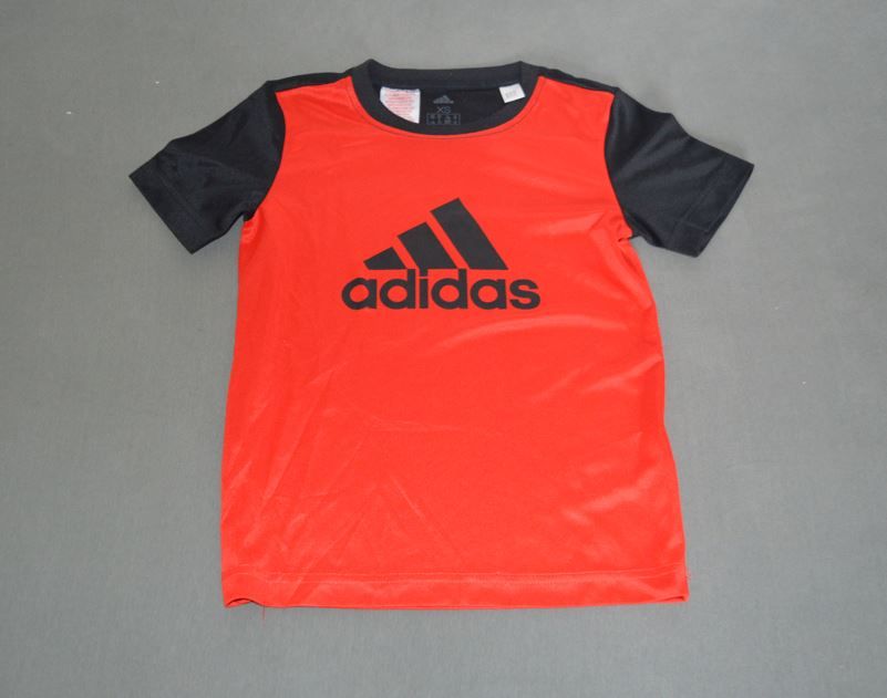 T-Shirt Adidas Gr. 140 in Nürnberg (Mittelfr)