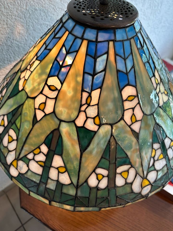 Tiffany Lampe  auf Metallfuss wunderschön in Muggensturm